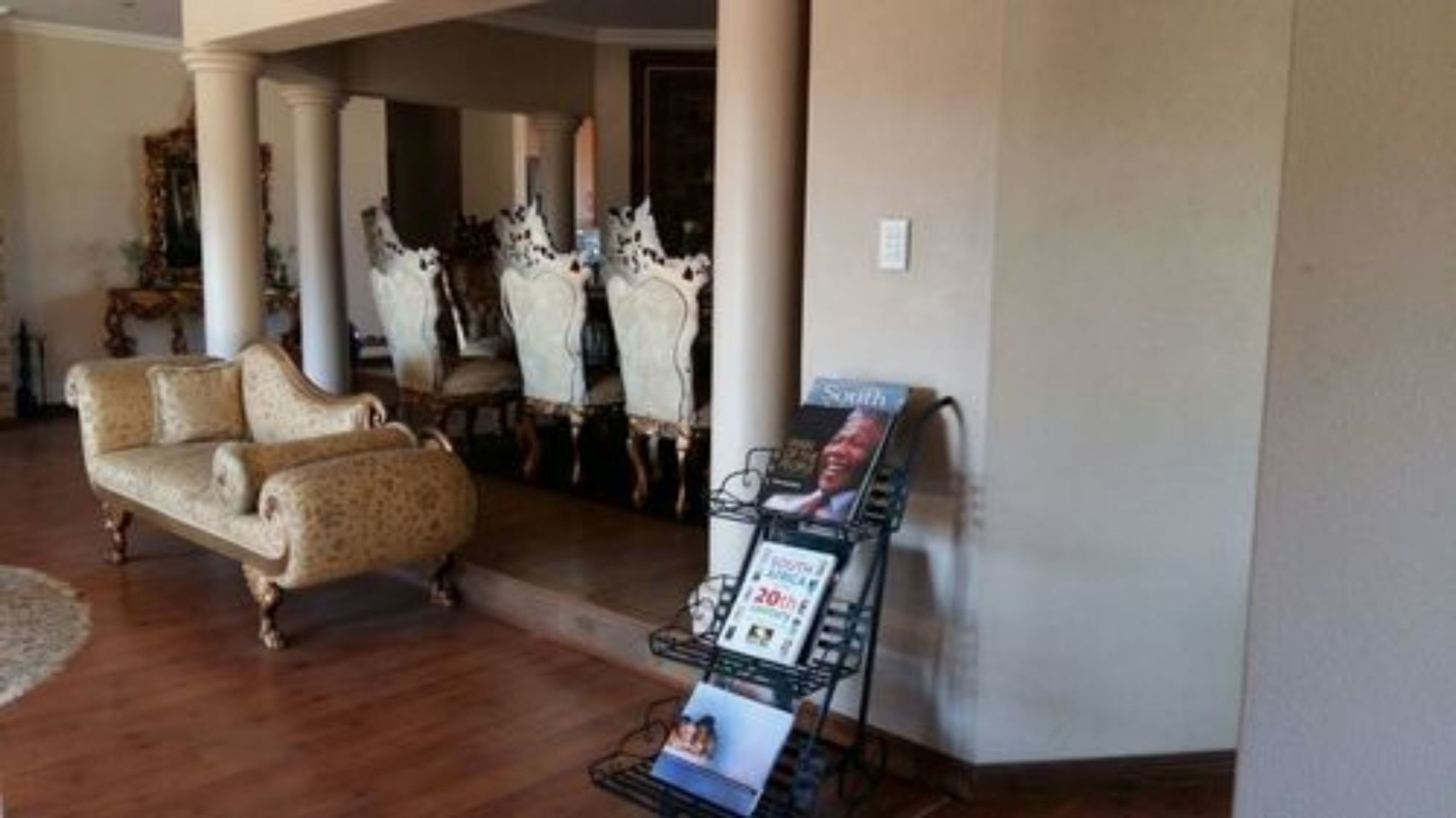 Budias Guest House Kempton Park Esterno foto