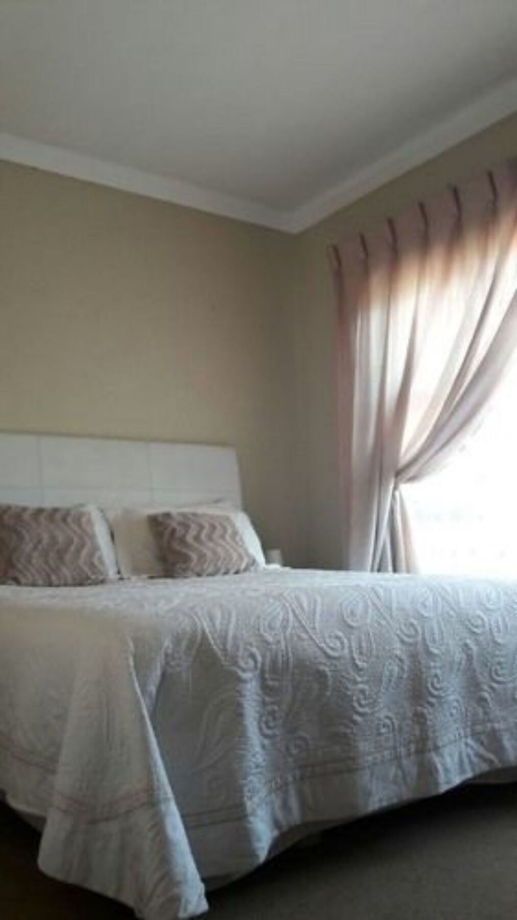 Budias Guest House Kempton Park Esterno foto