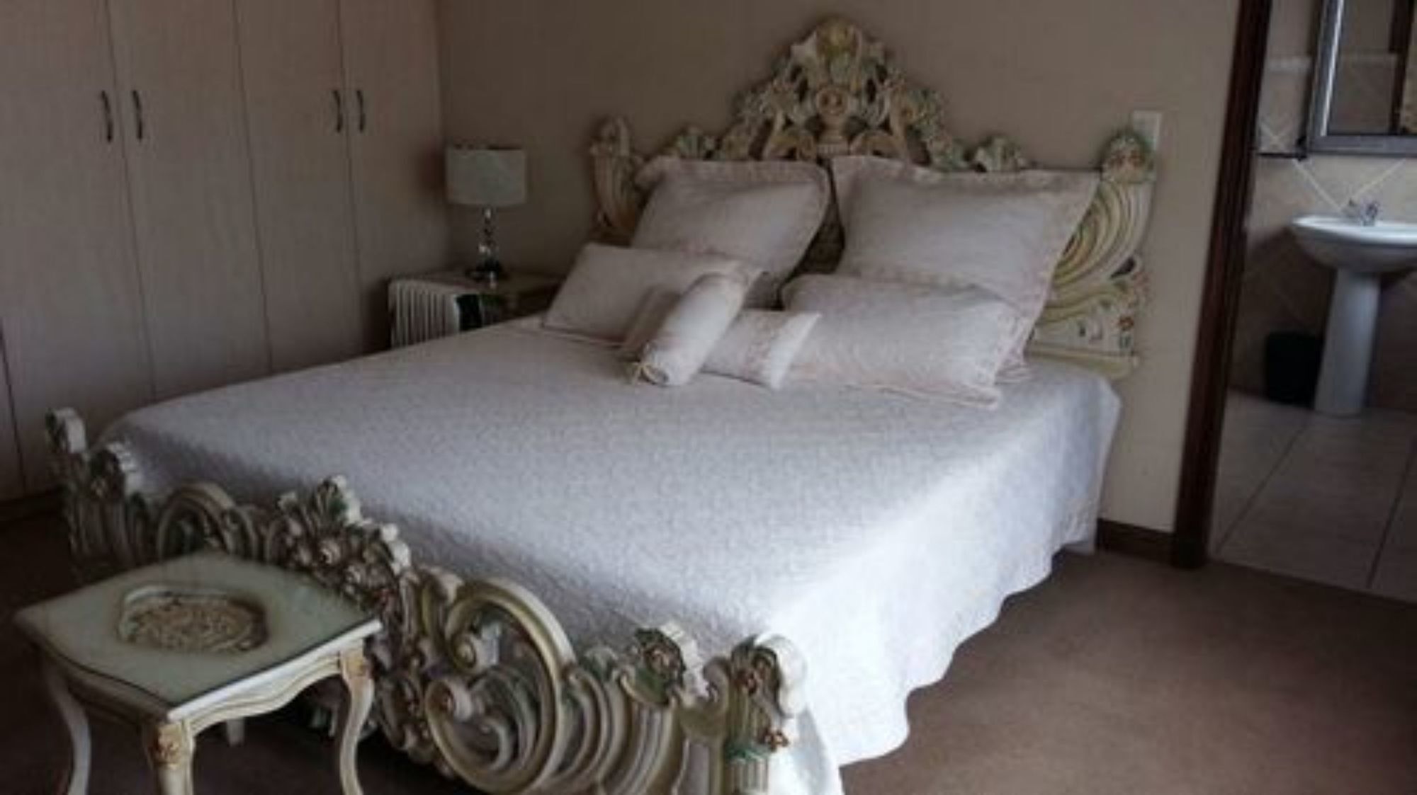 Budias Guest House Kempton Park Esterno foto